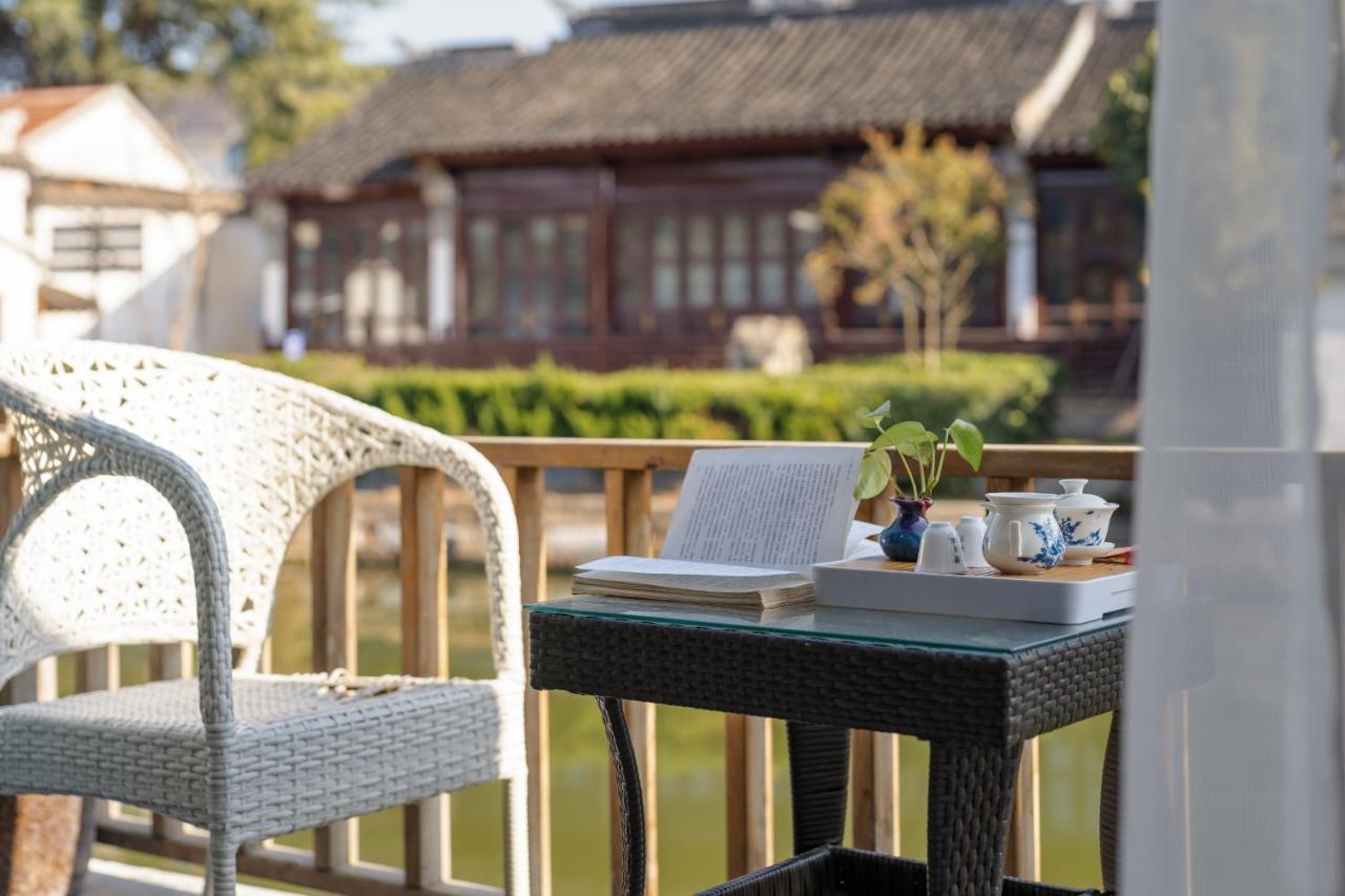 Tongli Slowlife River View Inn *