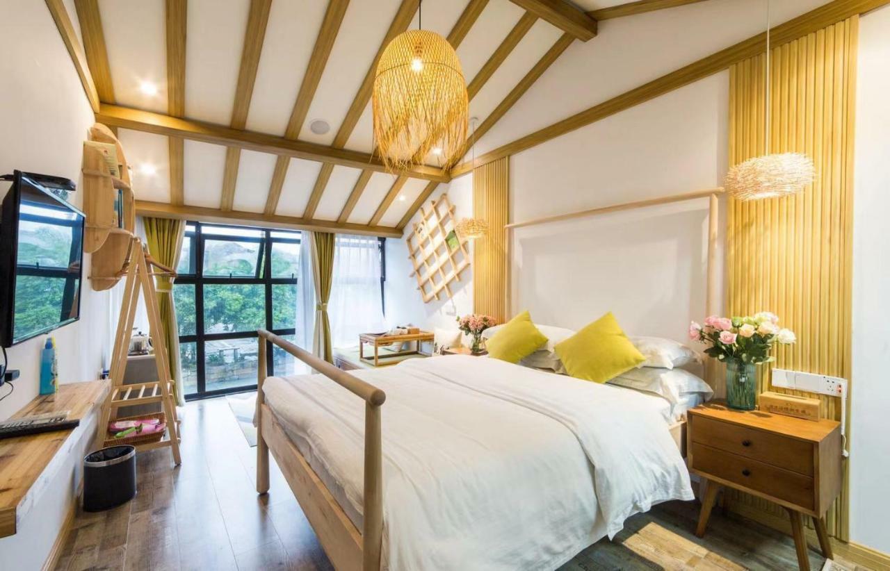 Tongli Slowlife River View Inn *
