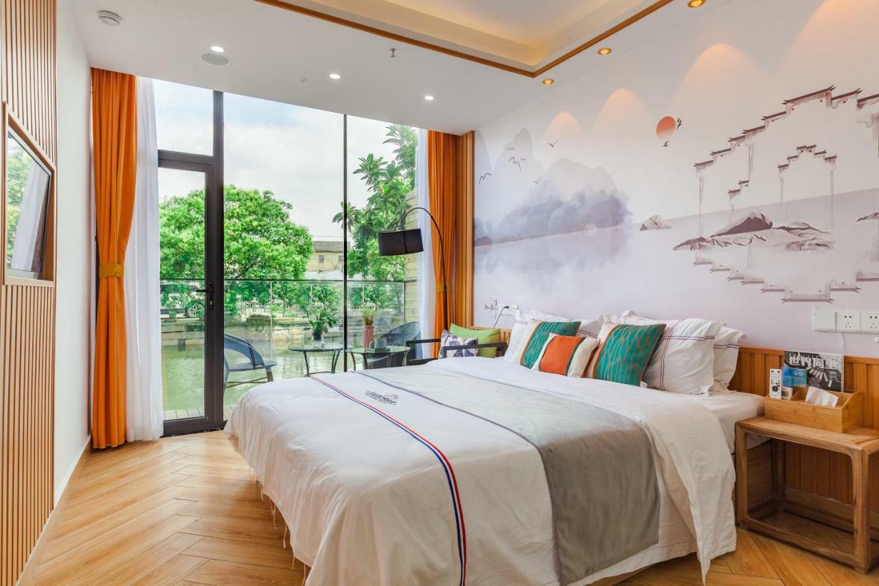 Tongli Slowlife River View Inn *