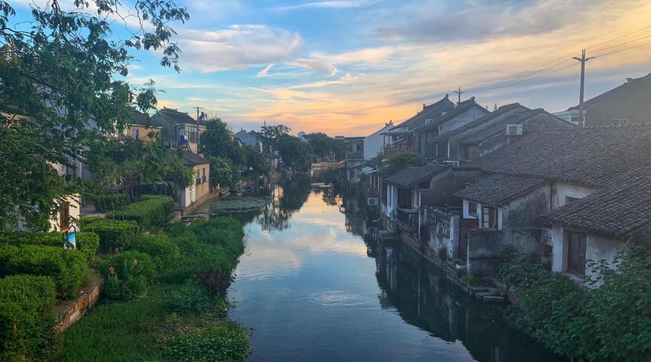 Tongli Slowlife River View Inn *